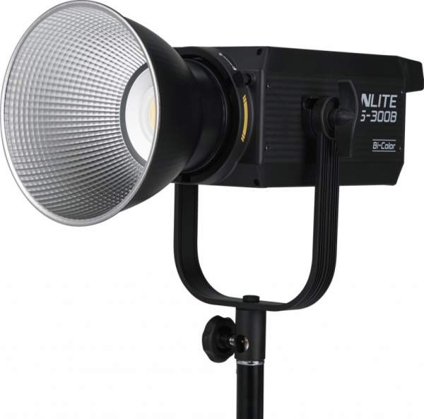 Wypozyczalnia Lampa LED Nanlite FS 300B Bi color spot light 1